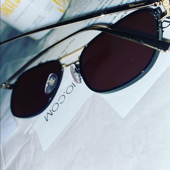 Salvatore ferragamo Sunglasses gold with black rims and brown tinted lenses - Picture 15 of 16